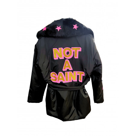 Abrigo edición limitada Not a Saint