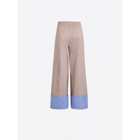 PANTALÓN BEIGE VUELTA RAYAS AZULES