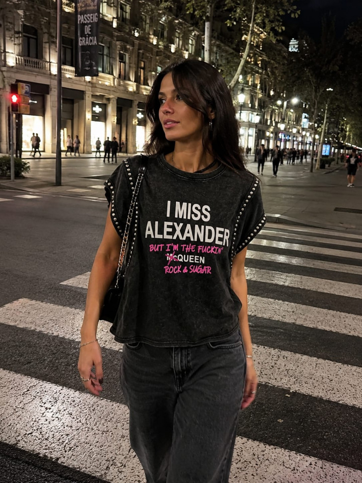 Camiseta ICONS tachas