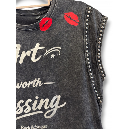 Camiseta Art Worth Kissing Silver