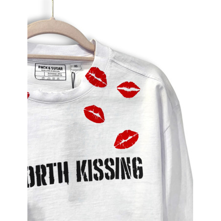 Camiseta Cropped Art Worth Kissing